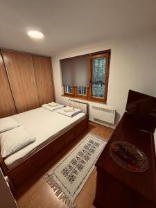 Una cama o camas en una habitación de Quiet Corner Of Baščaršija 2 fotos más
