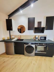 a kitchen with a black counter top and a sink at Bohème Chic in Albi