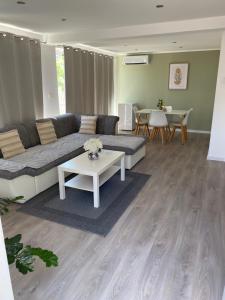 Fotografie z fotogalerie ubytování Apartman Lana v destinaci Sutomore + 34 fotografií