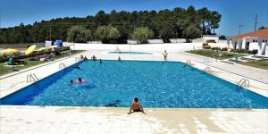 a group of people in a large swimming pool at Penamacor Cozy Nook House in Penamacor