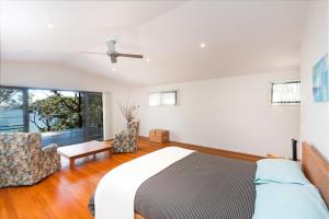 A bed or beds in a room at Brae Villa