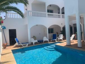 Πισίνα στο ή κοντά στο Riad JOUHARA +47 φωτογραφίες