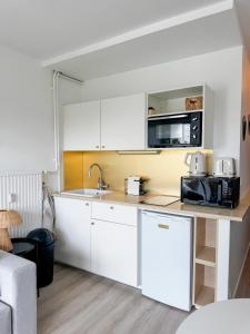 Η κουζίνα ή μικρή κουζίνα στο Casa Pace - entre mer & jardin - Trouville