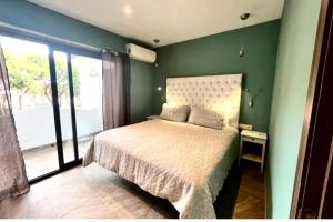 En eller flere senge i et værelse på Mijas Costa - Beachside Apartment - H- Costa del Sol + 39 billeder