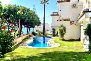 Swimmingpoolen hos eller tæt på Mijas Costa - Beachside Apartment - H- Costa del Sol