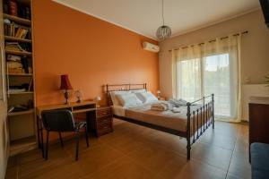 Ένα ή περισσότερα κρεβάτια σε δωμάτιο στο Atlas Mansion-4 Bedroom Home +43 φωτογραφίες
