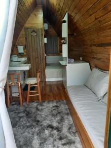 Katil atau katil-katil dalam bilik di Cabanas Rústicas na Linha Bonita - Nath's House