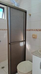 a bathroom with a shower with a toilet and a sink at Centro de BC, a 200 mts da praia, garagem, churrasqueira, pet-friendly in Balneário Camboriú +26 photos