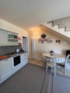 Η κουζίνα ή μικρή κουζίνα στο Duplex with terrace , pool, 2 bedrooms +46 φωτογραφίες