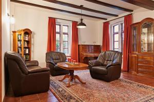Posezení v ubytování Ferienhaus nahe Schlosshotel Wendorf Golf