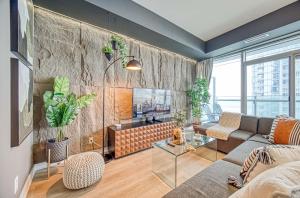 Televisyen dan/atau pusat hiburan di Skyline Retreat Residences