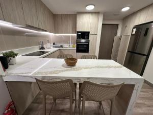 Kuchyň nebo kuchyňský kout v ubytování Spectacular apartment in Reñaca - Playa Cochoa