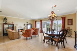 Χώρος καθιστικού στο City View Rancho Palos Verdes Home