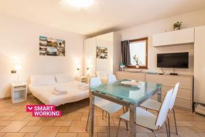 a living room with a glass table and a couch at Antica Filanda, comfort & charm in Bellagio