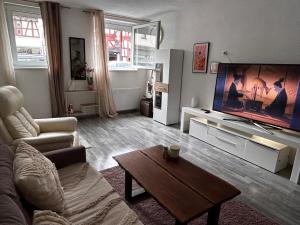 TV a/nebo společenská místnost v ubytování Zentral und sehr Gemütlich