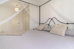 En eller flere senge i et værelse på Garrucha Playa Piscina Wifi Parking Gratis + 22 billeder