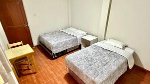 Un pat sau paturi într-o cameră la Habitación tranquila a 15 min de Plaza Norte