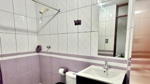 O baie la Habitación tranquila a 15 min de Plaza Norte