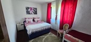 Ένα ή περισσότερα κρεβάτια σε δωμάτιο στο Apartman Hushida