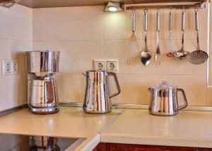 Η κουζίνα ή μικρή κουζίνα στο Villa Kallisti - Sea View & Private Pool +28 φωτογραφίες