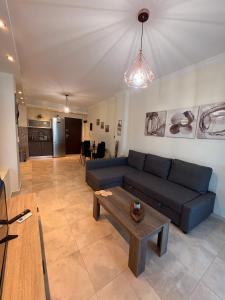 a living room with a blue couch and a table at ROTONDA SKG in Thessaloniki