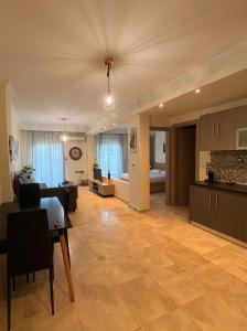 a living room with a kitchen and a dining room at ROTONDA SKG in Thessaloniki