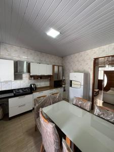 Η κουζίνα ή μικρή κουζίνα στο Casa Império +2 φωτογραφίες