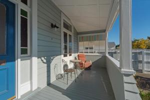 a balcony with a table and chairs on a house at Villa Cambria in Nelson