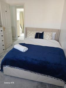 Ένα ή περισσότερα κρεβάτια σε δωμάτιο στο Luton Homes