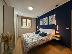 En eller flere senge i et værelse på Cómodo apartamento a un paso del centro de Salamanca La Posada Charra 6 APART-37-278