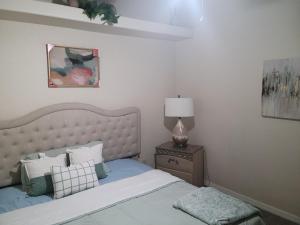 a bedroom with a bed and a table with a lamp at Cozy room with HEATED POOL & SPA -HOT TUB for relaxation in Valrico +10 photos