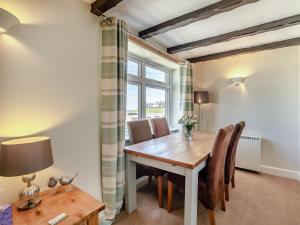 Posezení v ubytování Quay Cottage