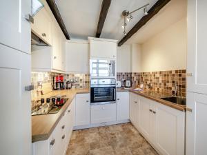 Kuchyň nebo kuchyňský kout v ubytování Quay Cottage