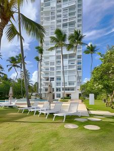 La pileta dentro o cerca de Caribbean Sea View Apt.on 19 level, a serene Stay