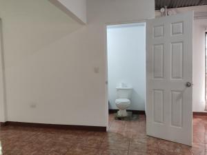 Koupelna v ubytování Hostel Cora Chia + 13 fotografií