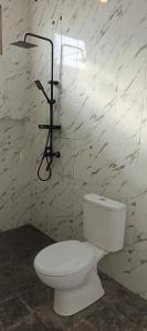 Et badeværelse på Kangen Sawah Cottage Syariah