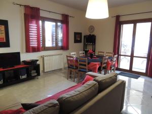 a living room with a couch and a table at B&B il rosso e il nero in Zafferana Etnea