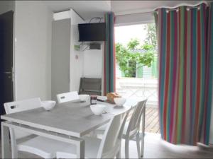 Galeriebild der Unterkunft Mobil-home avec terrasse à Bretignolles-sur-Mer, 6 pers., 3 chambres - API-1-52-389 in Brétignolles-sur-Mer