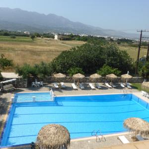 Bazén v ubytování Blue Nest Hotel nebo v jeho okolí