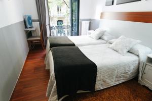 A bed or beds in a room at Hostal San Ignacio Centro
