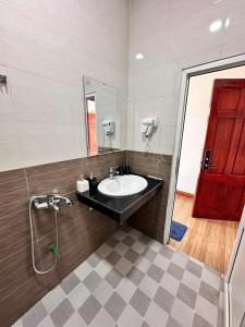 Bilik mandi di Khách sạn Long An - HOTEL +9 gambar