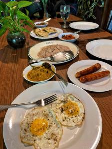 Jídlo v hotelu nebo okolí + 28 fotografií