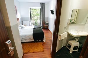 A bed or beds in a room at Hostal San Ignacio Centro