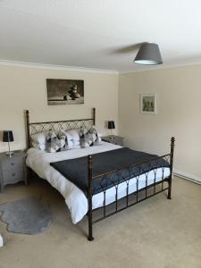 a bedroom with a large bed with a black frame at Three Bedroom Countryside Cottage in Darley