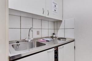 Kuchyň nebo kuchyňský kout v ubytování Hotel Varde