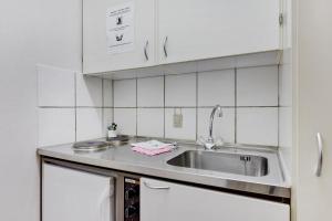 Kuchyň nebo kuchyňský kout v ubytování Hotel Varde