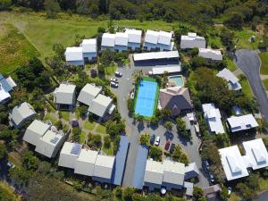 an overhead view of a row of houses at Pandanus Palms Ocean View Holiday Resort on Point Lookout in Point Lookout