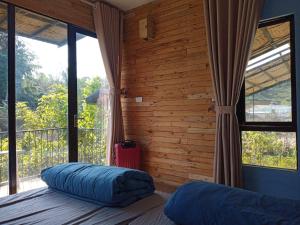 Ένα ή περισσότερα κρεβάτια σε δωμάτιο στο Savana Mộc châu
