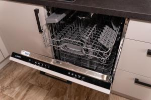 a dishwasher with a strainer inside of it at Boutique Galerie im Herzen von Tauberbischofsheim in Tauberbischofsheim +21 photos