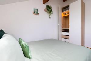 Postel nebo postele na pokoji v ubytování Charming nature hideaway + 7 fotografií